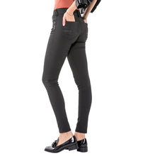 Load image into Gallery viewer, SILVER WOMENS SUKI SKINNY JEAN