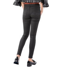 Load image into Gallery viewer, SILVER WOMENS SUKI SKINNY JEAN