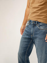Load image into Gallery viewer, Gordie Loose Fit Straight Leg Jeans

