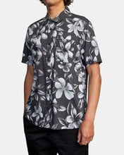 Load image into Gallery viewer, RVCA LANAI FLORAL S/S SHIRT
