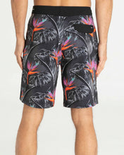 Load image into Gallery viewer, HURLEY MENS PHANTOM COLORADOS 20&quot; BOARDSHORT
