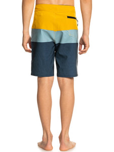QUIKSILVER BOY 8-16 SURFSILK PANEL 17" BOARDSHORT