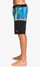 Load image into Gallery viewer, QUIKSILVER HIGHLINE DIVISION 20&quot; BOARDSHORT
