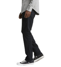 Load image into Gallery viewer, SILVER JEANS MACHRAY STRAIGHT FIT
